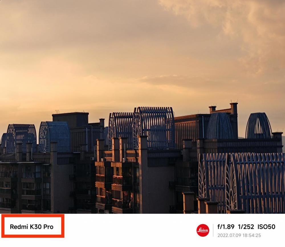 小米徕卡水印被网友们玩坏了也被友商们光速抄过去了