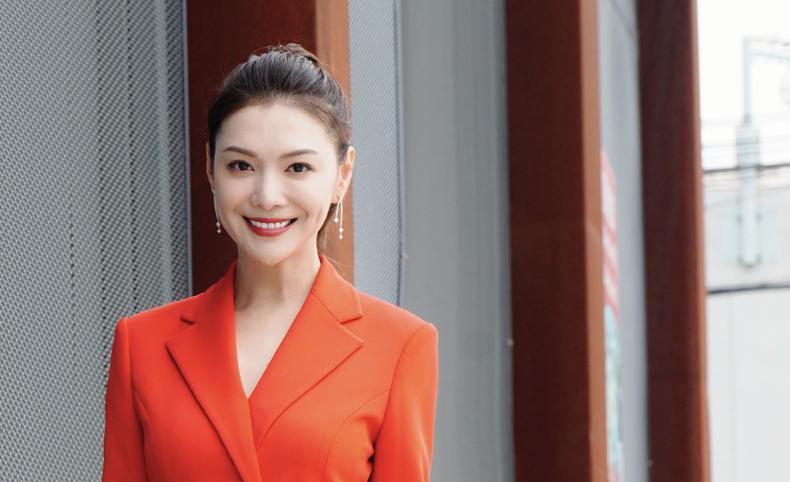 背靠阿里,前btv主持人栗坤创业公司再闯港交所_腾讯新闻