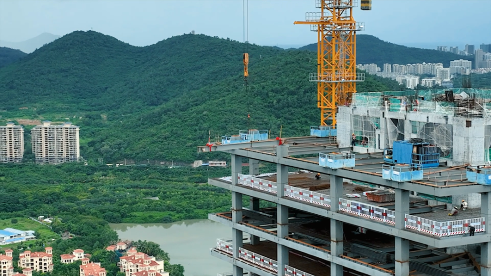 建瓴新海南,筑梦自贸港 三亚中交国际自贸中心总部大楼荣耀封顶