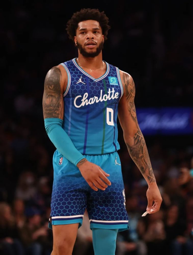 和艾顿的处境一样,在黄蜂给他开出资质报价后,布里奇斯自动成为受限制