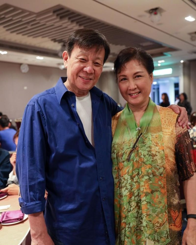 64岁气质仍出众,硕士毕业后当上大学副教授_腾讯新闻