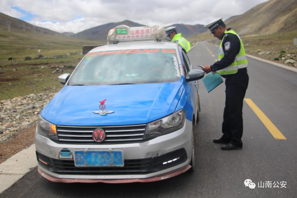 百日行动曲松县公安局邱多江乡派出所交警中队开展农村面包车非法营运