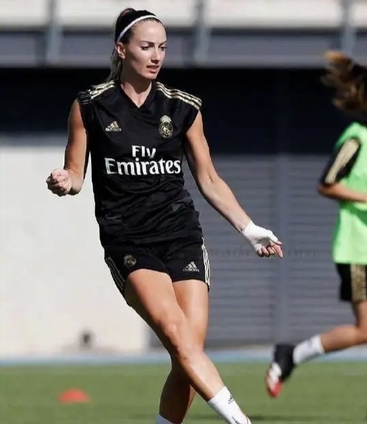 二十位美貌与智慧并存的女足球员,一睹最美铿锵玫瑰国色天香之芳容