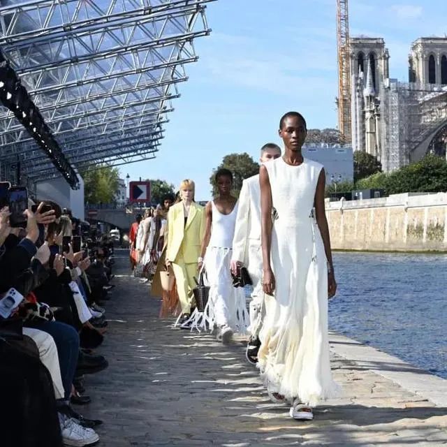 多品牌重返实体秀，巴黎时装周迎来新血液！