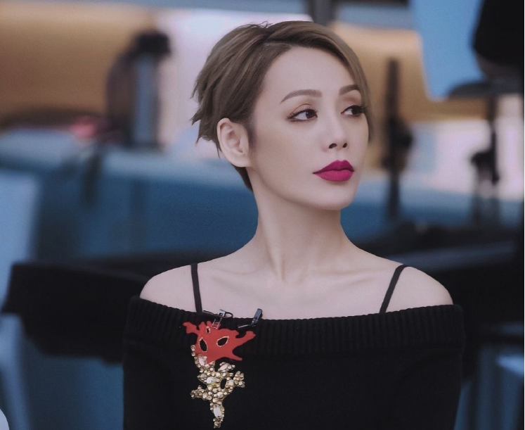 有过一段跨国恋,个性率真气场强,《浪姐3》里的宁静有多帅气?