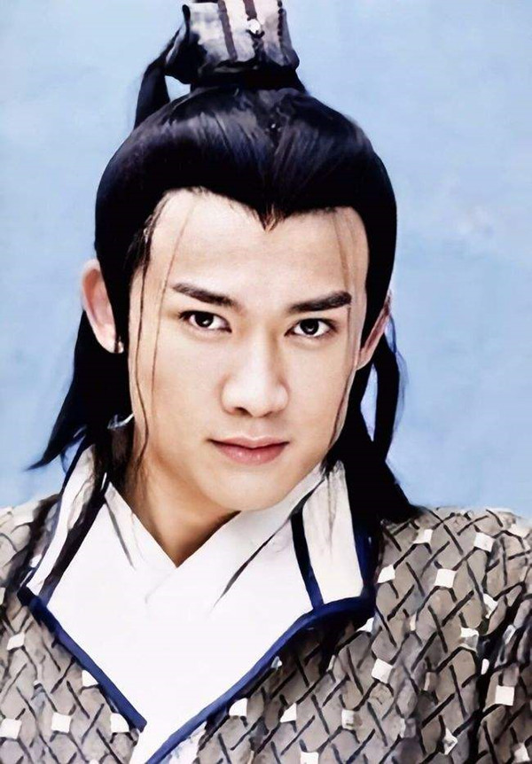 在荣获"古装剧第一小生"之称的同时,出道仅4年的他还与黄晓明,佟大为