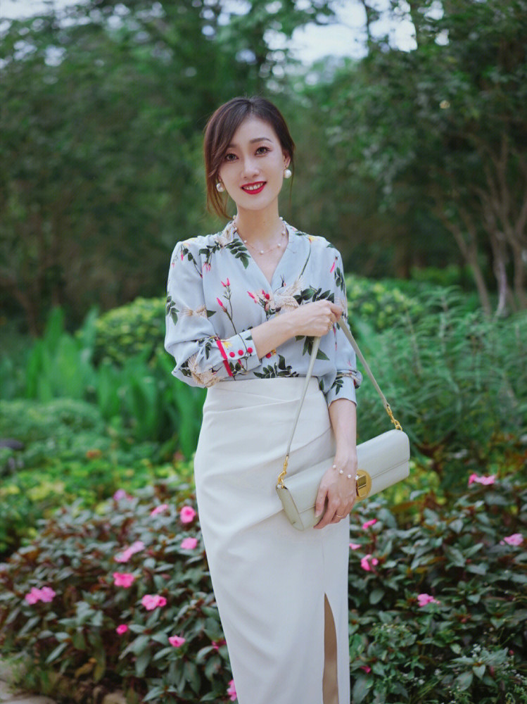 建议30岁的女人衣服尽量多穿衬衫t恤和牛仔裤其实这些更洋气