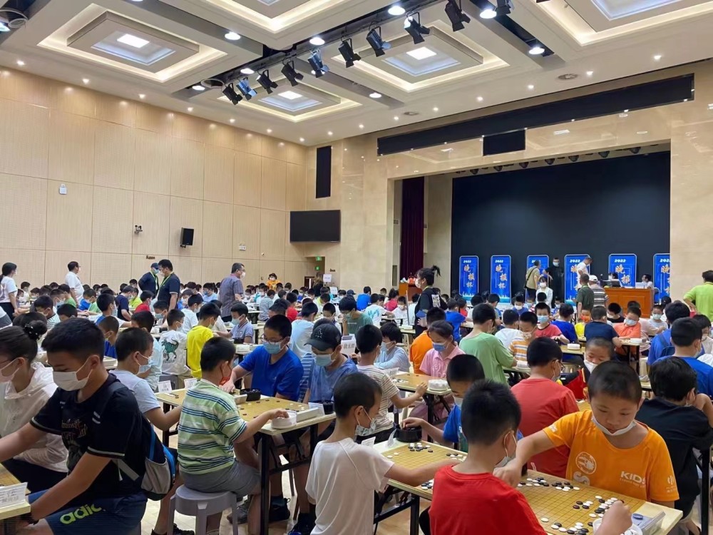 裁判长金同实晚报杯围棋赛坚持三十余年意义重大