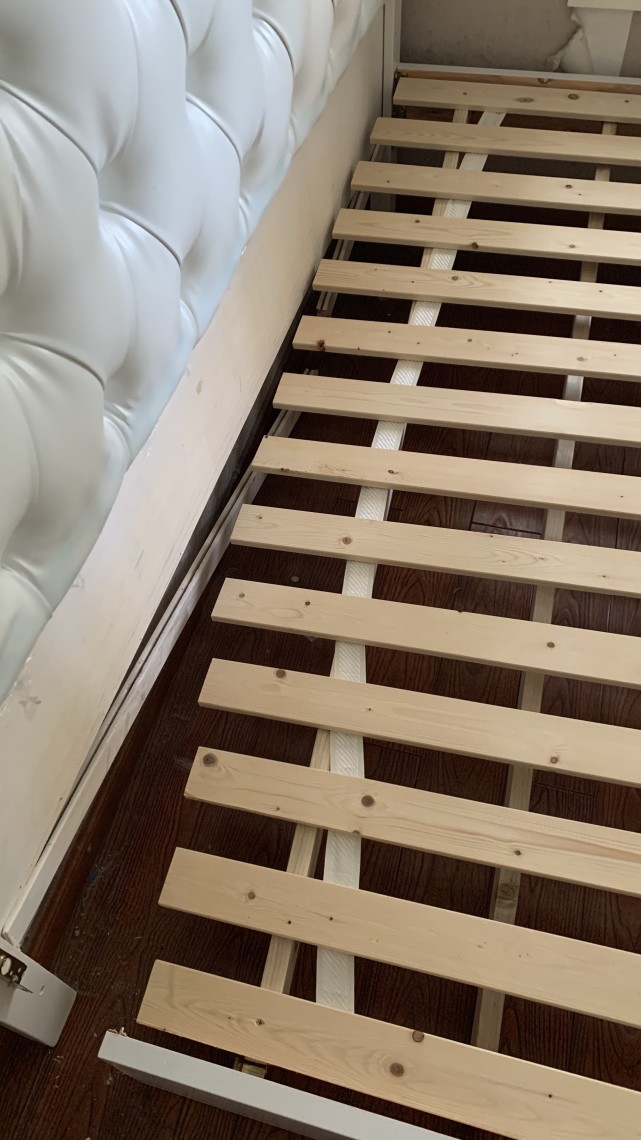 晨意帮忙丨长沙女子购买不到一年的床塌了售后只赔一个螺丝