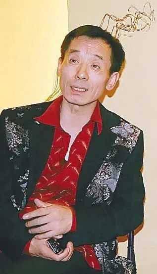 巩汉林是当年很有实力的一位相声演员,如今改成小品成为小品名家,但他
