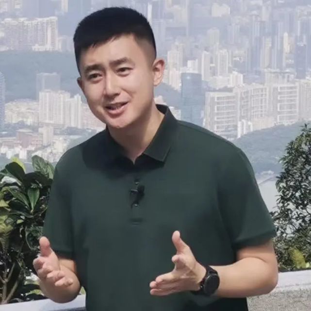 《远方的家》出镜记者孙亚鹏▲摄制组在罗湖桥拍摄罗湖是承载着深圳