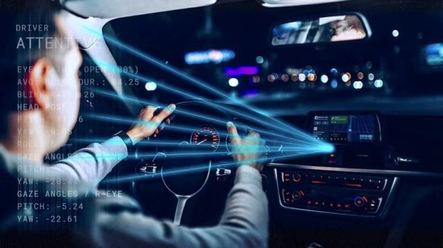 驾驶员监测系统没生效林志颖开特斯拉撞桥墩走神了