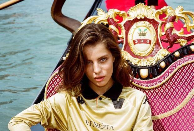 第三套球衣以金色为主色调,搭配气质模特的照片很快就在网上掀起热潮