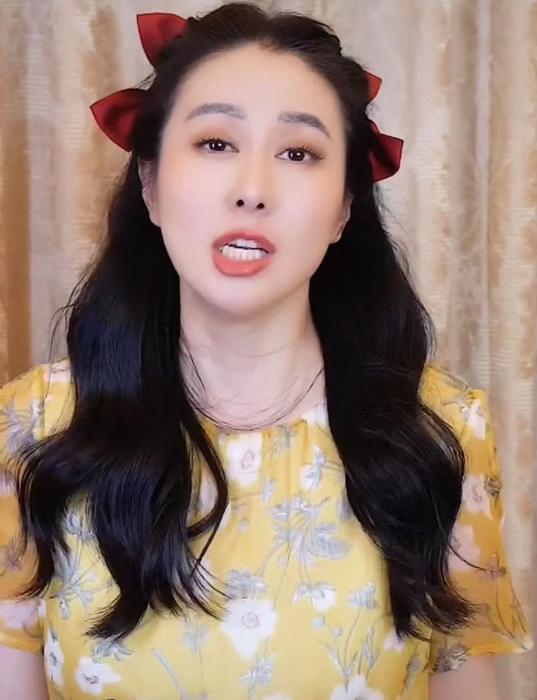 42岁叶璇模样大变被疑整容扮少女表情夸张难认被指撞脸李依晓