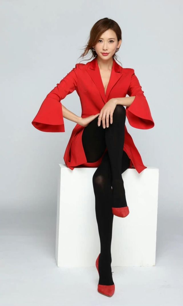 林志玲不愧是"丝袜控",随便一搭就很美,照着学准没错