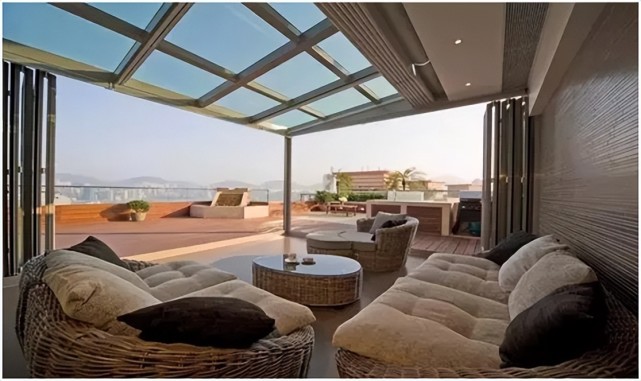 首先,在新房市场中,沈阳现在的洋房顶楼和一楼都有一个共同特点,那就