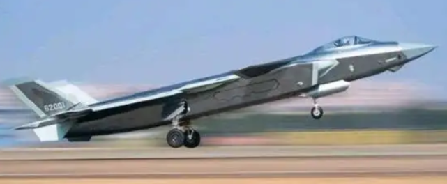 歼-20：让我空军迈入隐形时代，曾有多个原型机版本_腾讯新闻