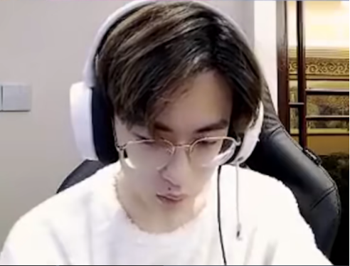 墨源直播遇嘴臭对手,为感化路人立即闭麦利用歇后语完成回怼!