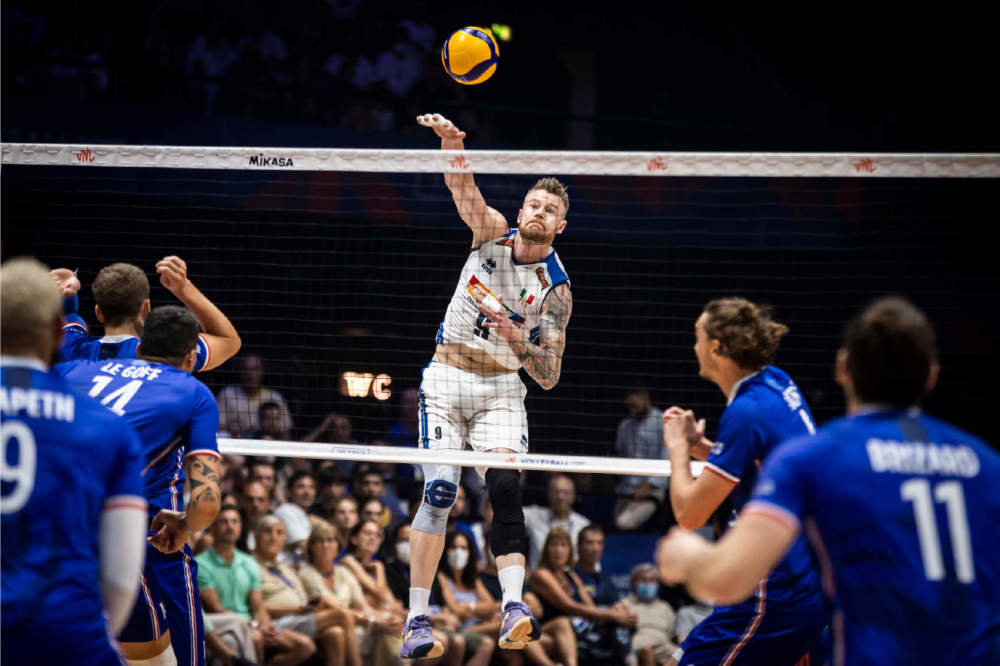 替补登上的人气王扎伊采夫5分(9扣5中,2失误被拦)怪不得这两场淘汰赛