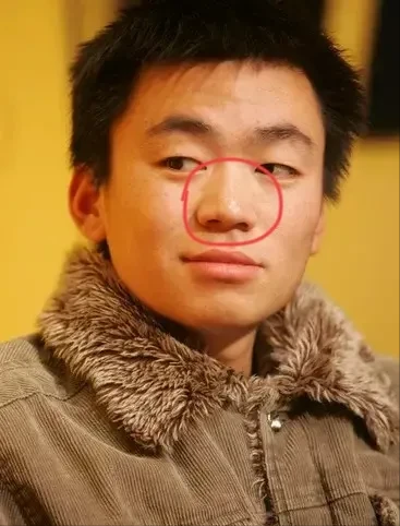 40岁王宝强近照曝光惊艳四座网友鼻子像成龙神似汪小菲