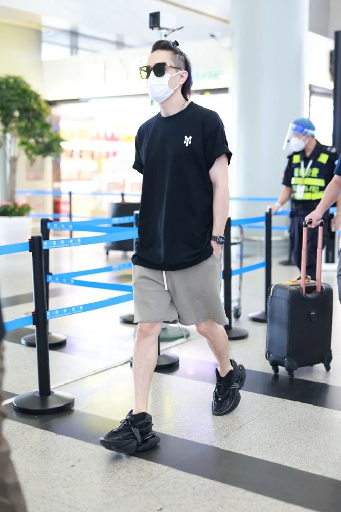 男星街拍|被马斯克的冷白皮亮瞎眼,大本和j.lo蜜月进行时!