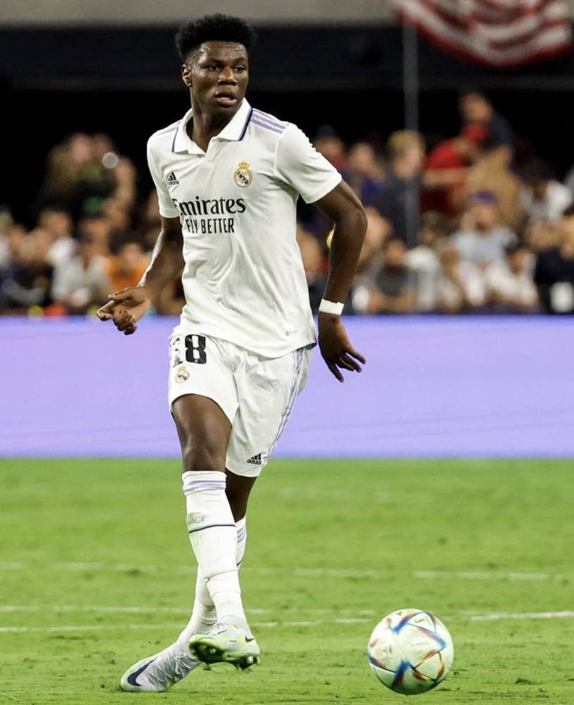 皇马新典礼三中场首秀不典礼,替补中锋无力可否引进c罗?_腾讯新闻