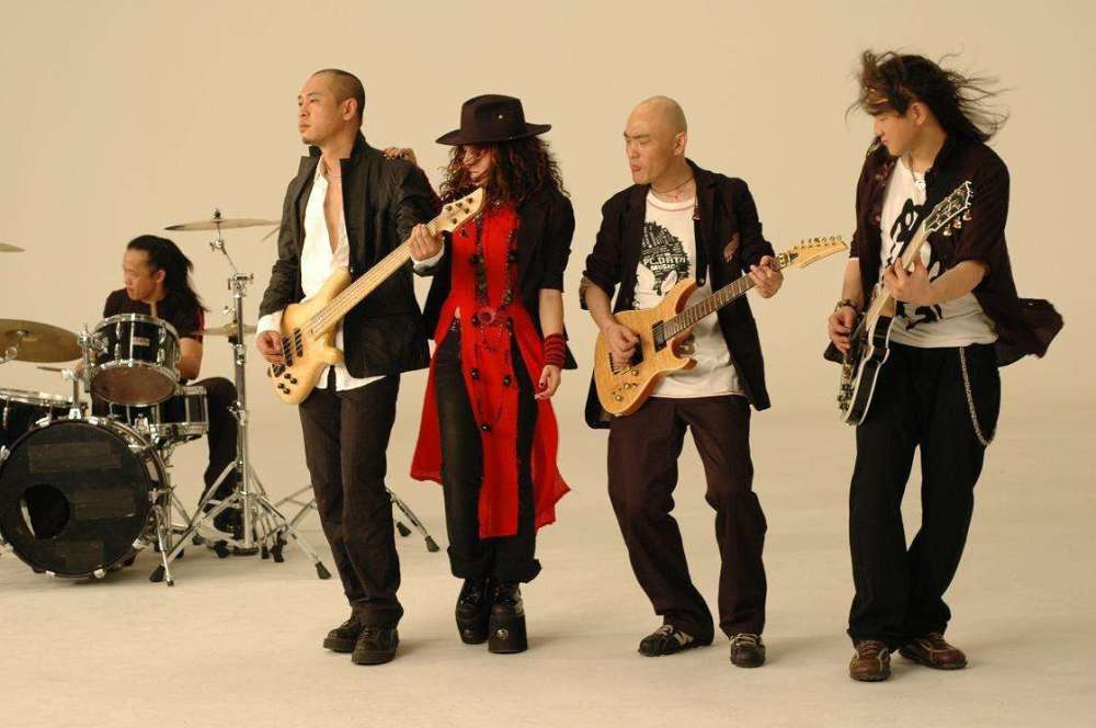 轮回乐队灵魂,被开除,两次问鼎格莱美,吴彤的故事比你想的精彩插图13