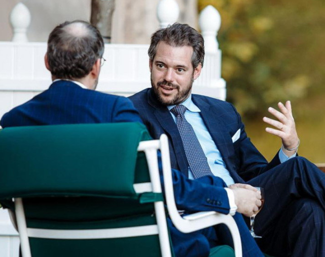 卢森堡二王子植发了吗?掀起刘海头发浓密,状态回归却没父亲抗老