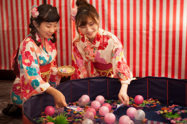 并成为日本夏日祭和庙会的传统游戏