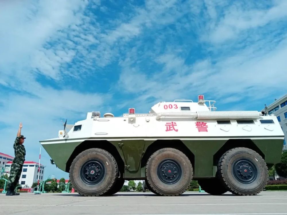 一同走近武警装甲兵_腾讯新闻