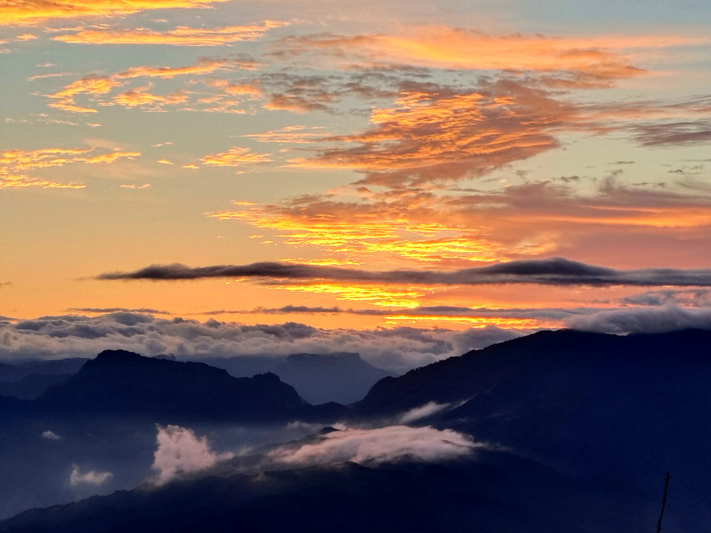 美翻了,望远山云海日出宛若仙境,让人一眼为之着迷,一起来看看_腾讯
