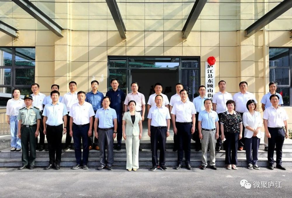 水洗羽绒加工：一场清洁与柔软的舞步
