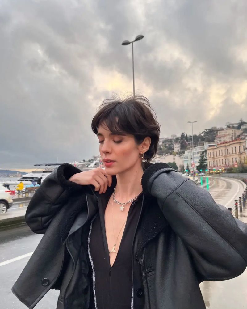 今年夏季被这几款法式短发迷住了(今夏最流行的法式短发怎么剪)