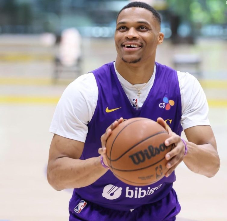 威少新动态小库里评价西蒙斯作用詹姆斯下赛季有望完成一纪录