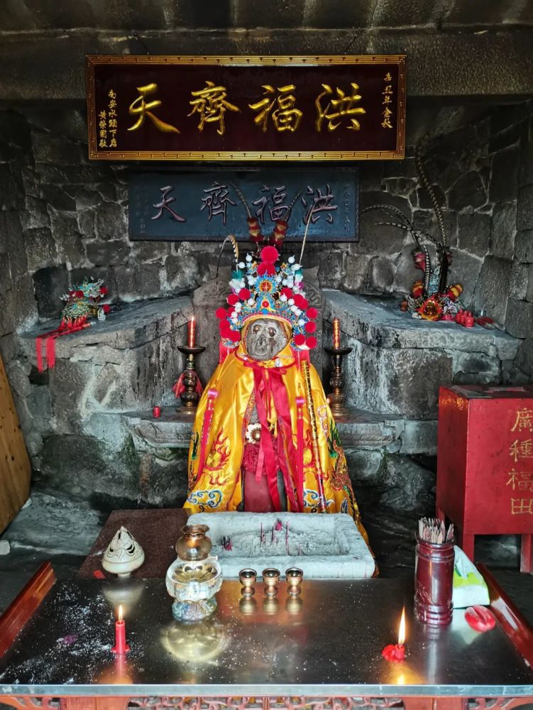 福建顺昌县城西北部的宝山主峰上,竟发现了齐天大圣和通天大圣合葬墓