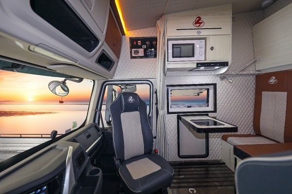 网红涛哥喜提乘龙t7旅行家,今后要带着妻子去旅行!