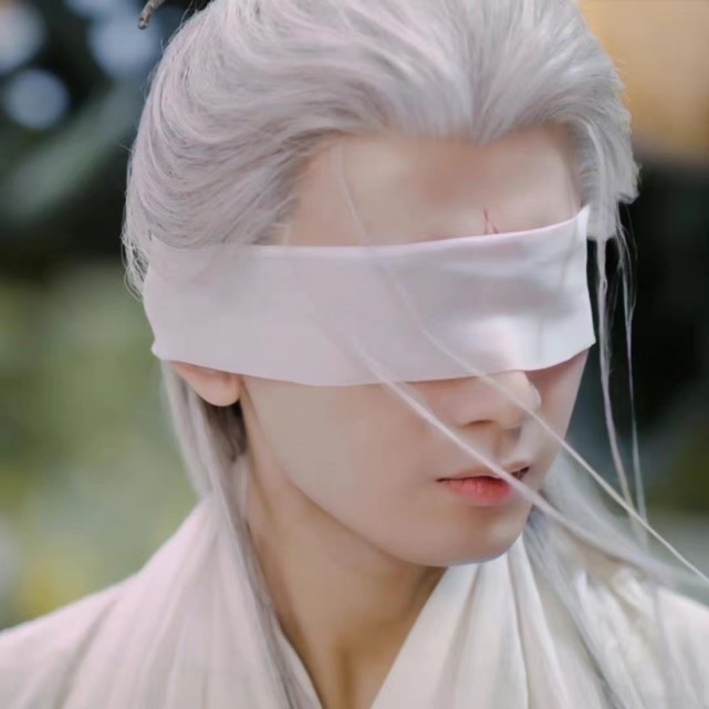 同样演仙侠帝君,成毅与高伟光,刘学义对比,有何不同