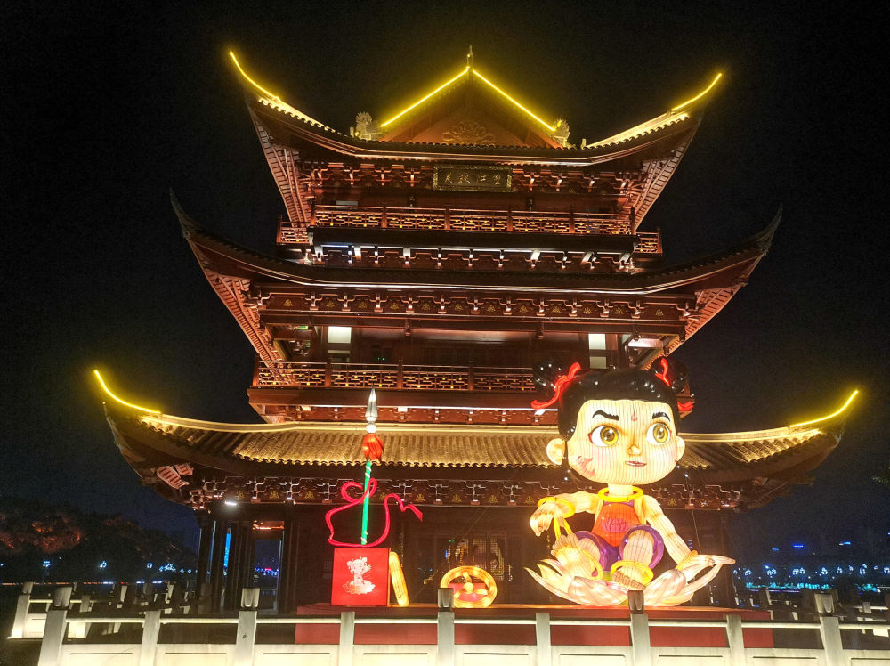 打卡冠英古街长200米随处可见的民间艺术家相当有特色