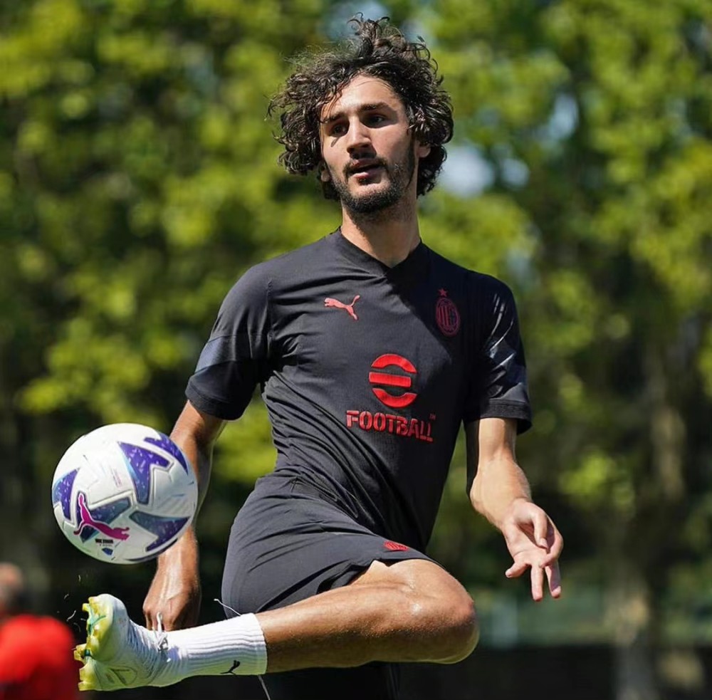 3场造3球文艺又仗义22岁的阿德利会是米兰前腰答案吗