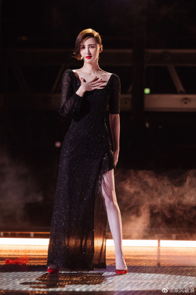 张歆艺这双腿是真实存在的吗!脖子以下全是腿,是我酸不起的水平插图2