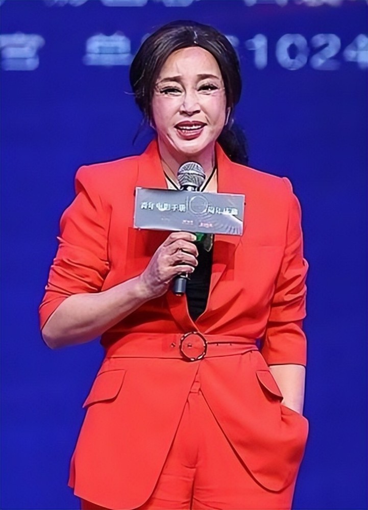 离开修图的刘晓庆也老了,满脸皱纹身材臃肿,生图暴露真实状态插图1