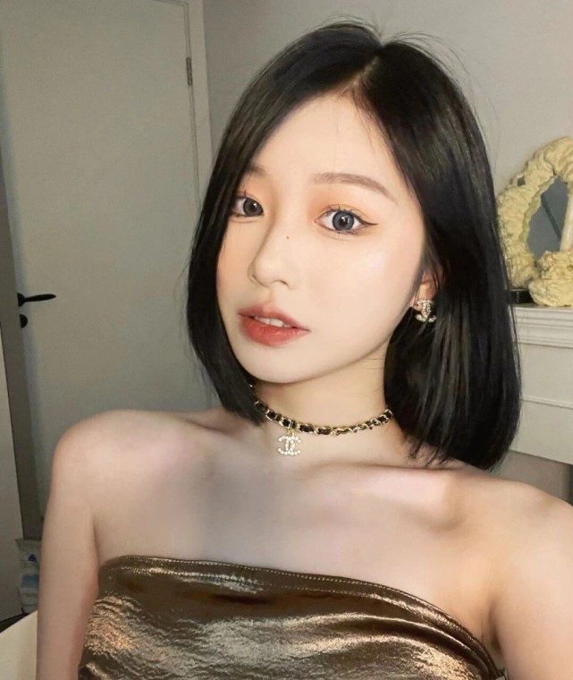 的女生,气质高冷又复古的超级好看,这种超短发几乎适合所有脸型的女生