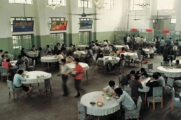 一个旧食堂被拆掉