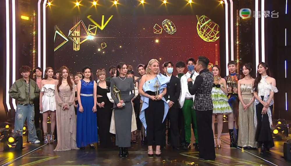 由香港电台与tvb合办的第一届《香港金曲颁奖典礼2021/2022》昨晚圆满