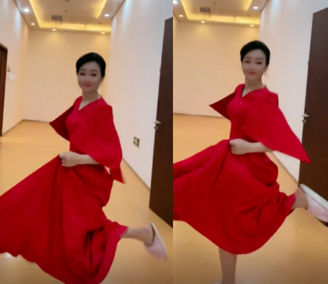 主持人周群高铁热舞惹争议!扭腰摆胯动作夸张,素颜出镜似少女