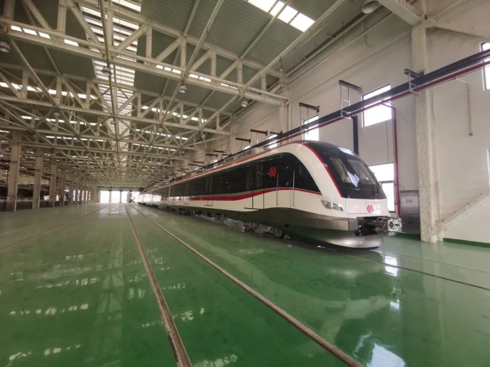 温州市域铁路s2线收官冲刺首列车正式亮相