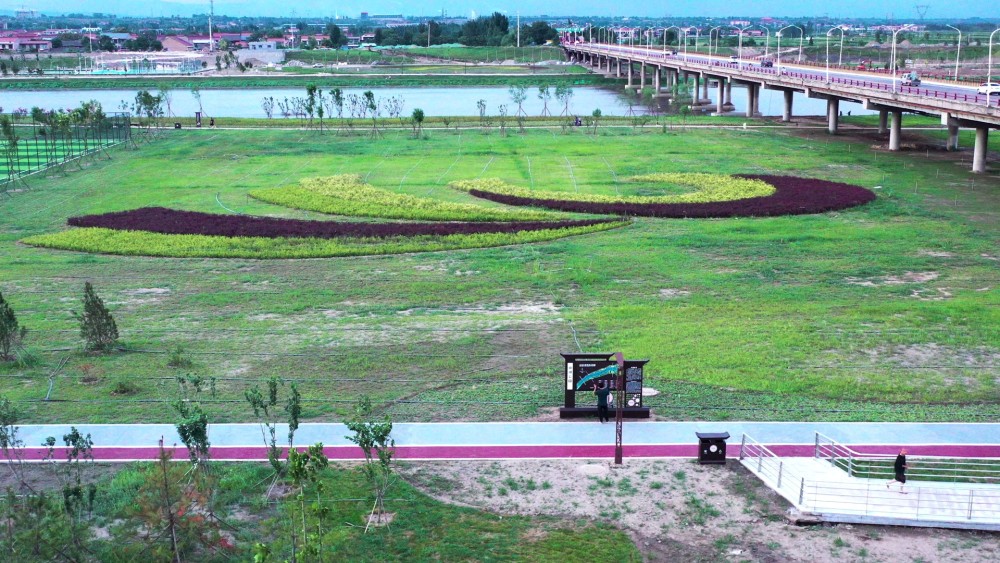 新绛汾河生态公园水清河畅岸绿景美