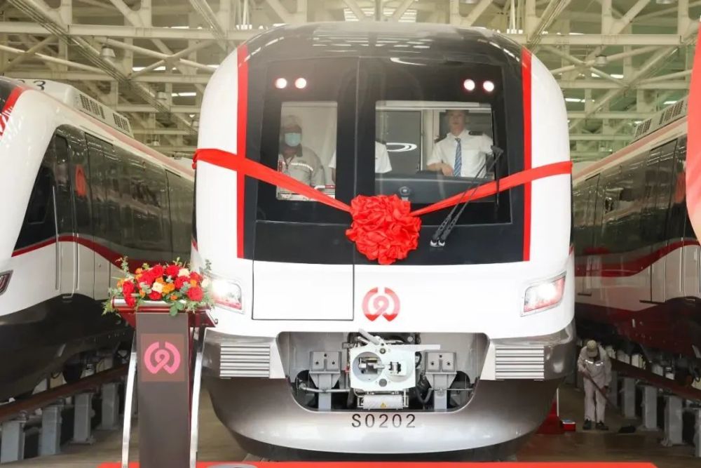 温州s2首列市域动车组闪亮登场