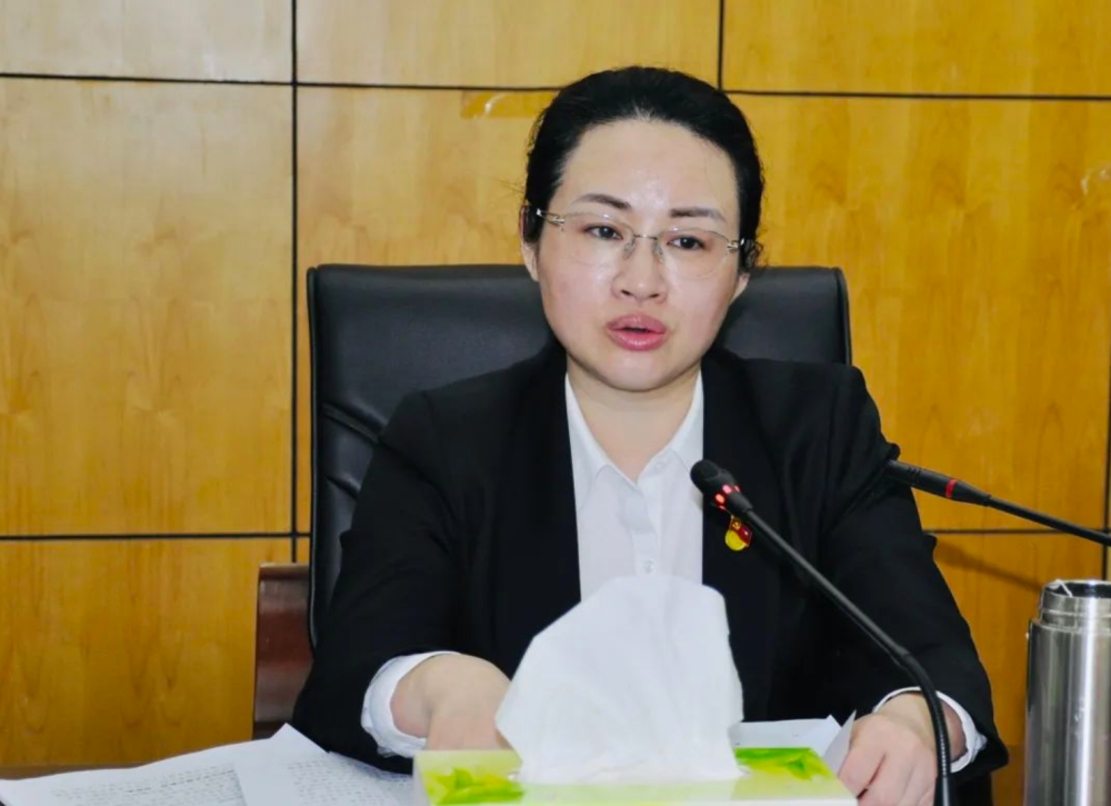 董事长闵艳群主持全面工作,组织履行董事会职责,行长徐敏主持经营工作