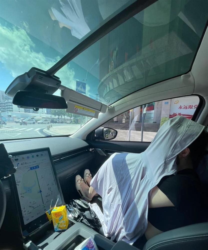 为防晒，司机车内打伞戴草帽，全景天幕设计带动遮阳配件热销简述常用的复述策略有哪些